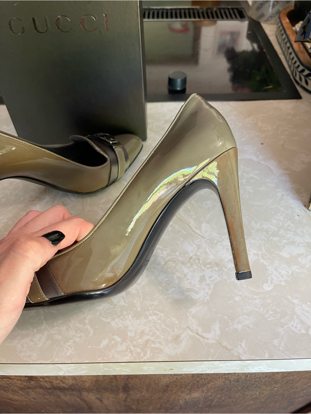 Gucci Patent Leather Buckle Pumps Heels Smoke Grey Gray Size 39B Italy Box flaw - Picture 9 of 15